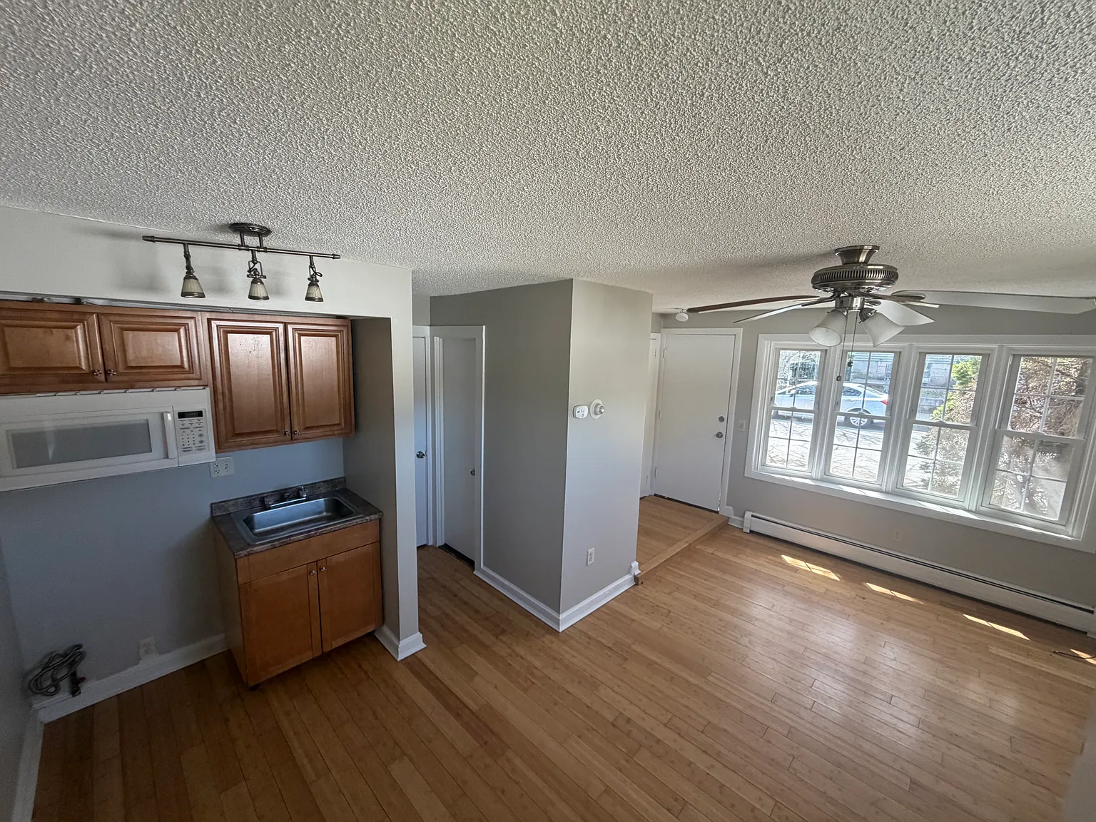 Studio, 400 sqft, $950 — Photo 4