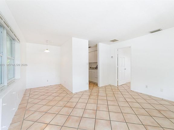 2nd image of 924 NE 17th Ter APT 1