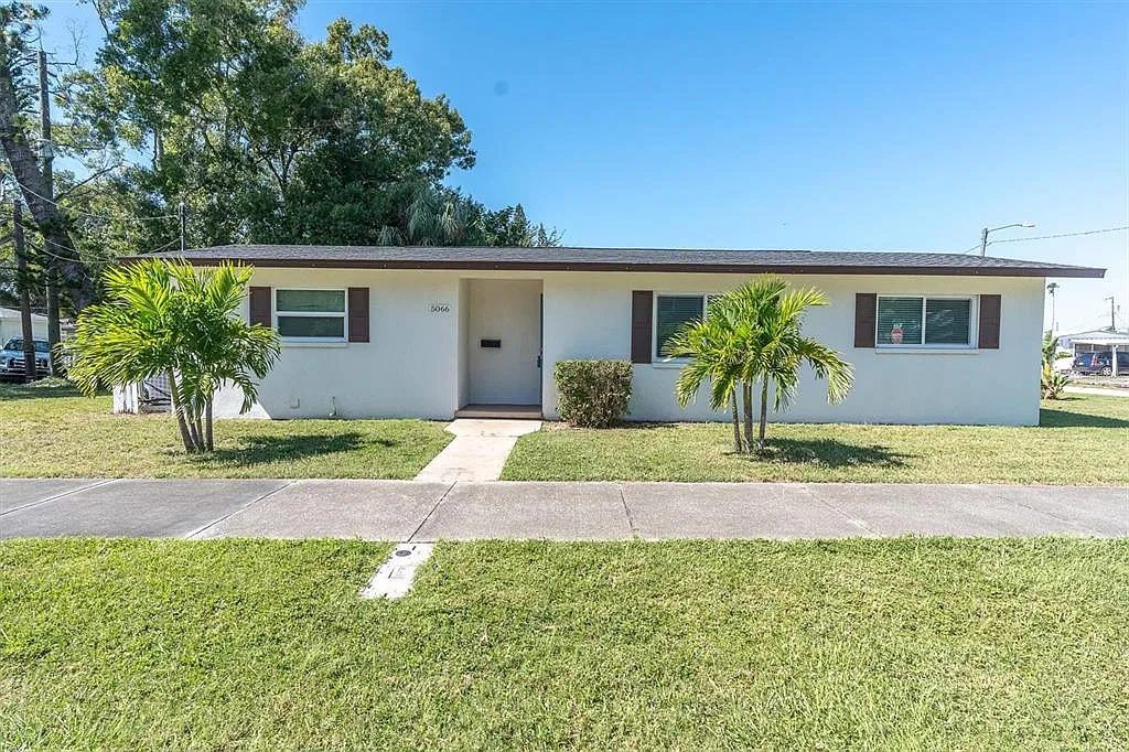 2 bed, 1.0 bath, 786 sqft, $2,250 — Photo 1