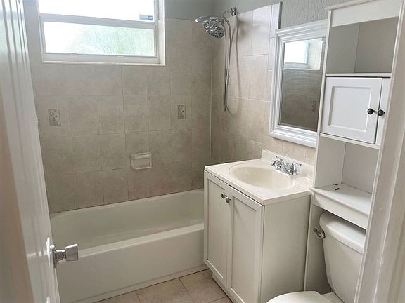 3rd image of 831 S B St