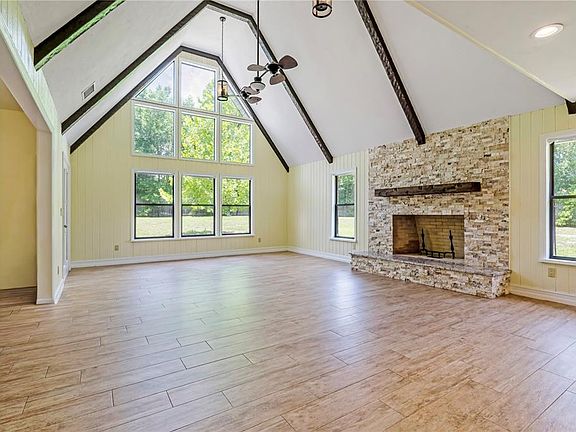 5th image of 1375 Louis Ct