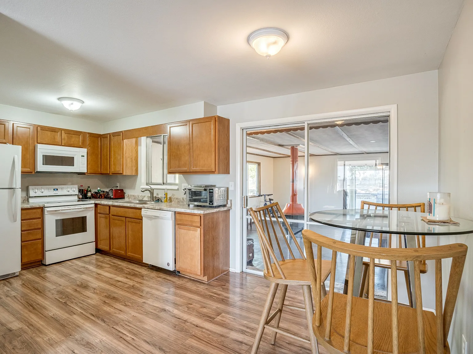 6 bed, $3,800 — Photo 3