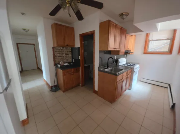 96 W 33rd St #1E, Bayonne, NJ 07002