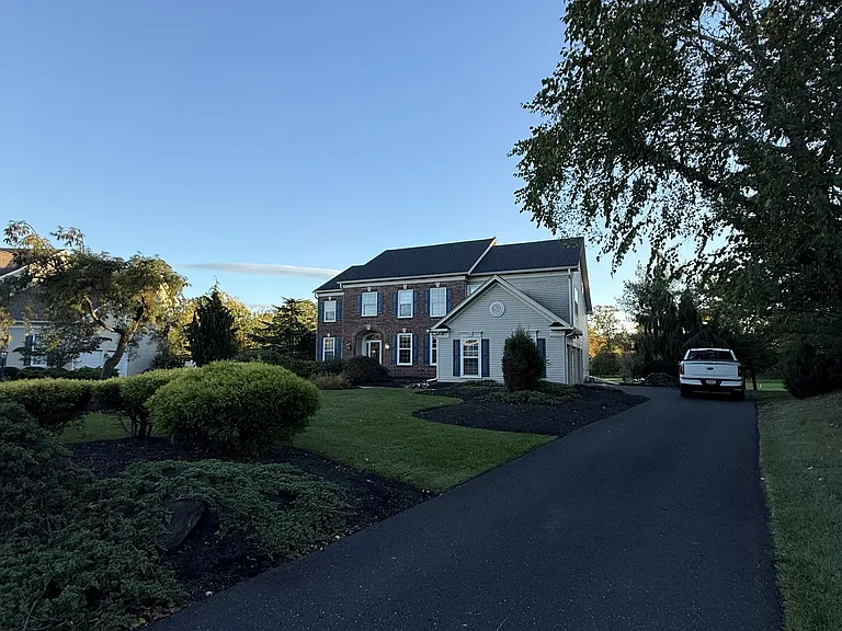 1006 Glendevon Dr — Photo 45