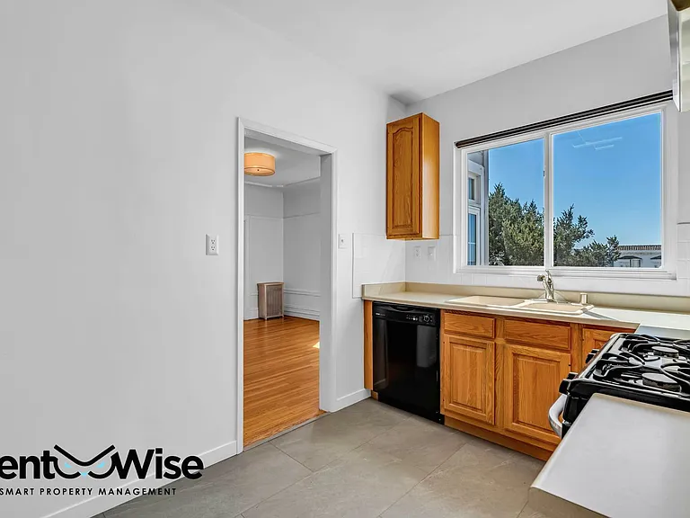 1341 Union St #10 — Photo 14