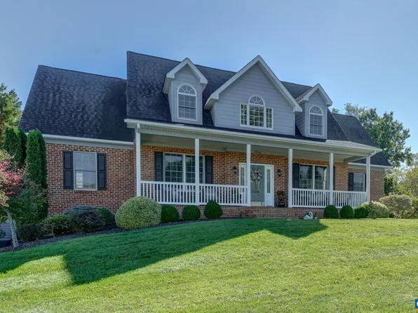 2554 Village Dr, Waynesboro, VA 22980