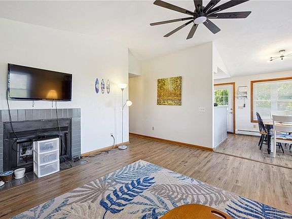 4th image of 20 White Swan Dr