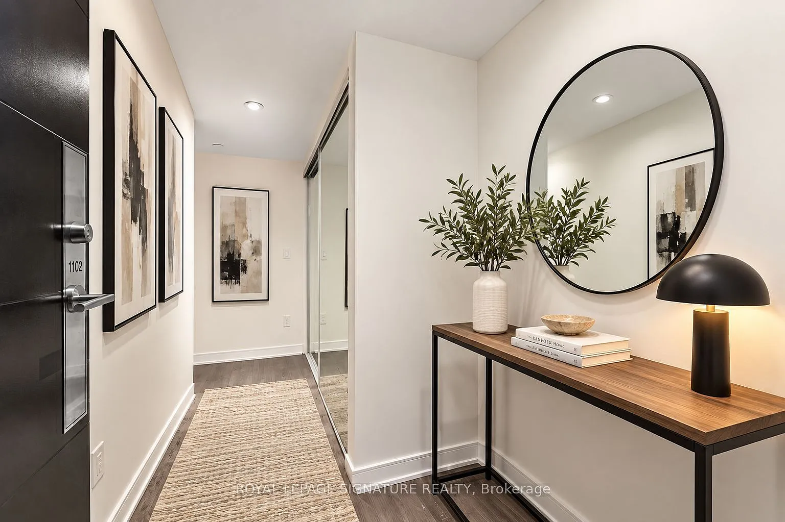 525 Adelaide St W — Photo 3