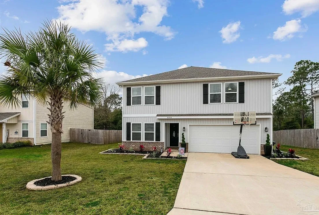 4 bed, 2.5 bath, 2314 sqft, $2,300 — Photo 1