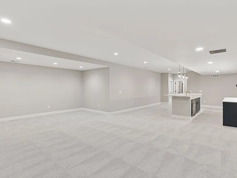 1425 Burt Ave — Photo 35