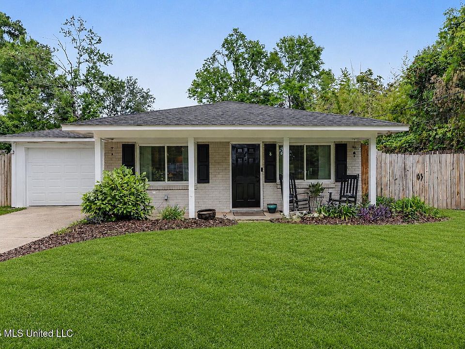1st image of 709 Pine Hills Rd
