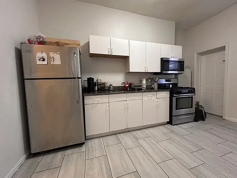 289 E St #1