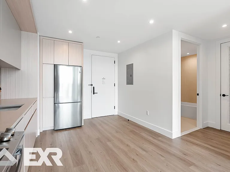 210 Clarkson Ave #Penthouse 9 — Photo 6