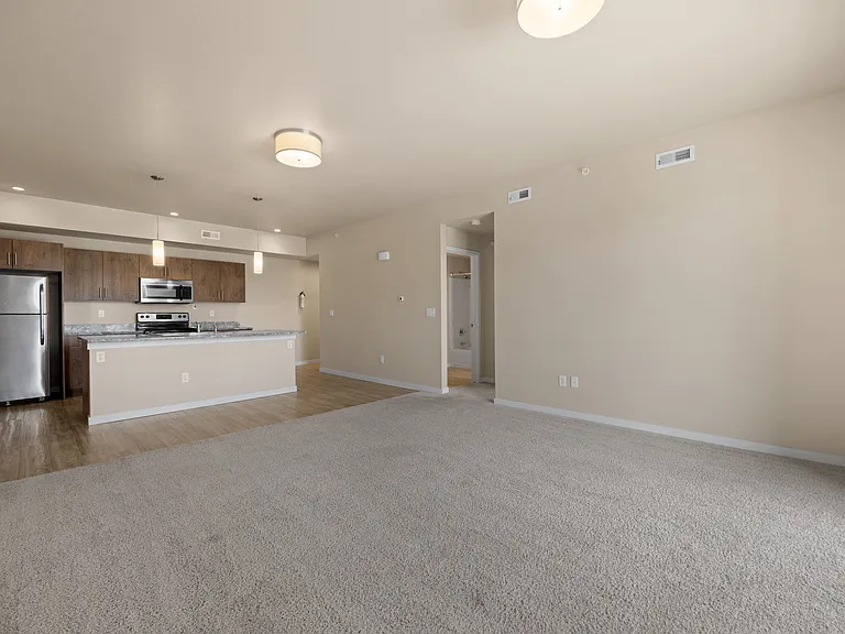 Kansas Apartments — Photo 18