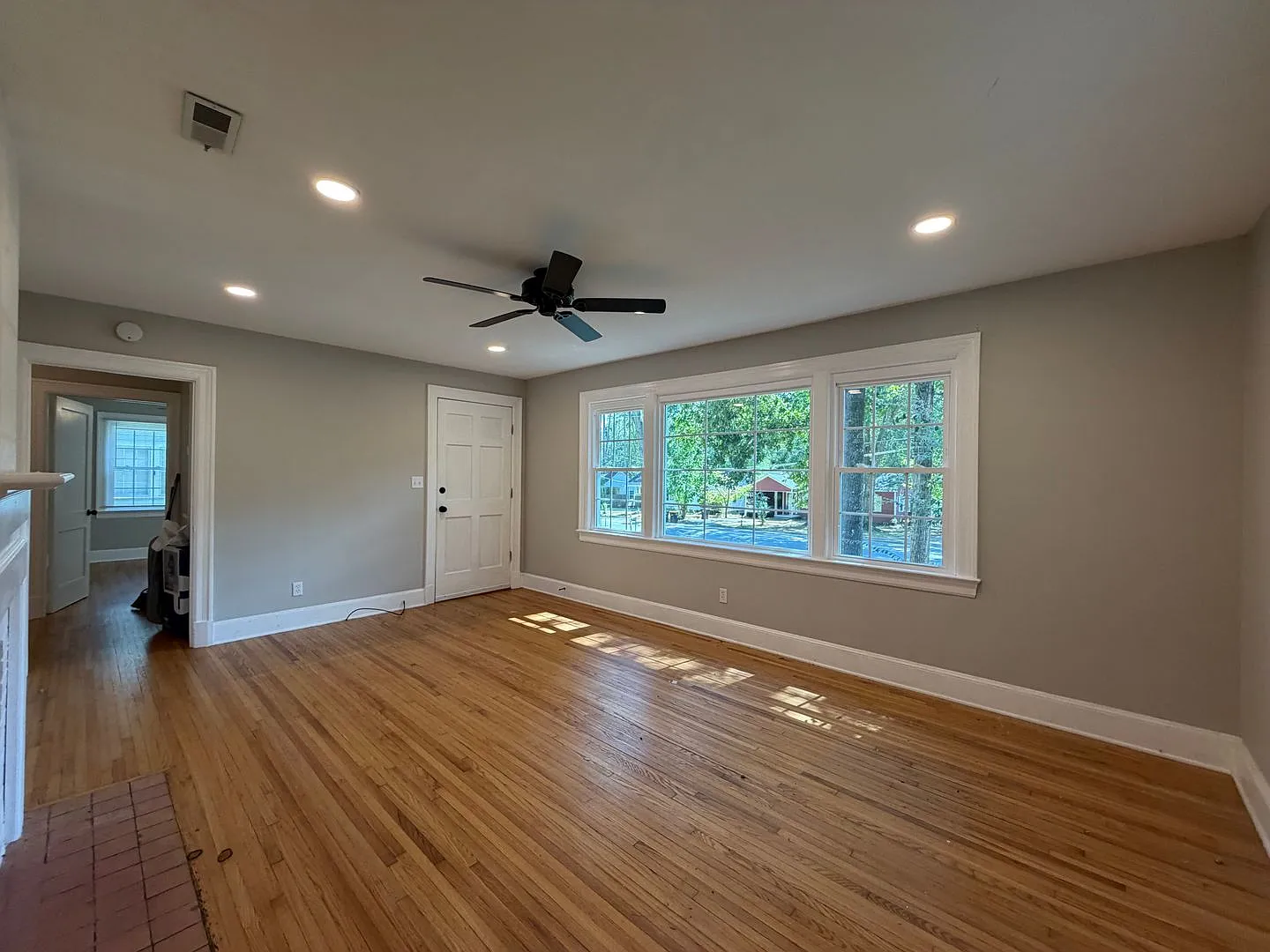 Charming 3/2 House in Summerville Park- $1,595 — Photo 4
