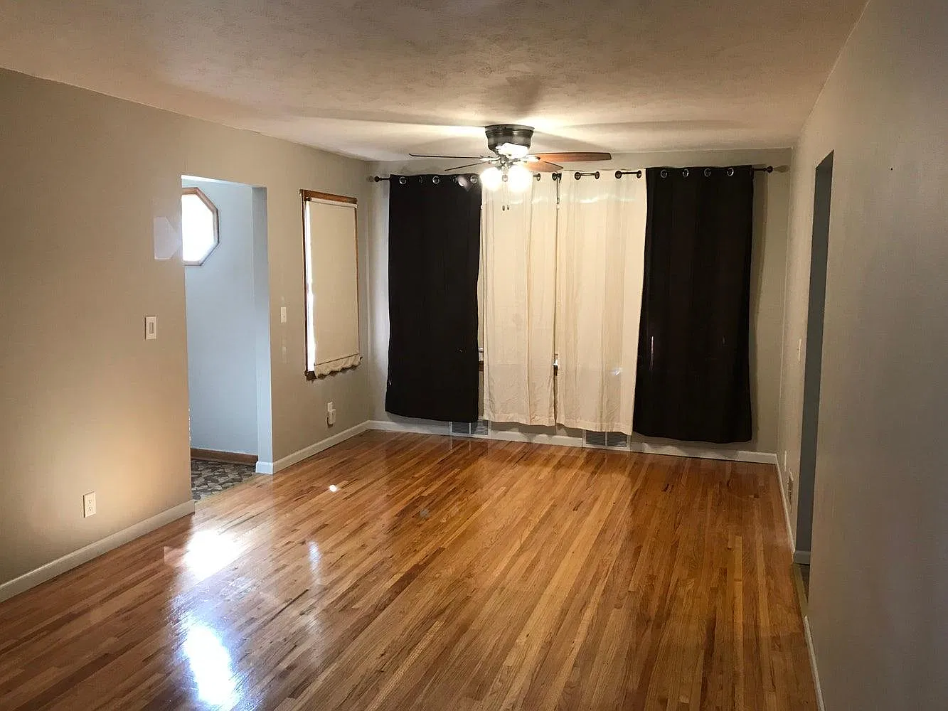 3372 S 81st Ave — Photo 2