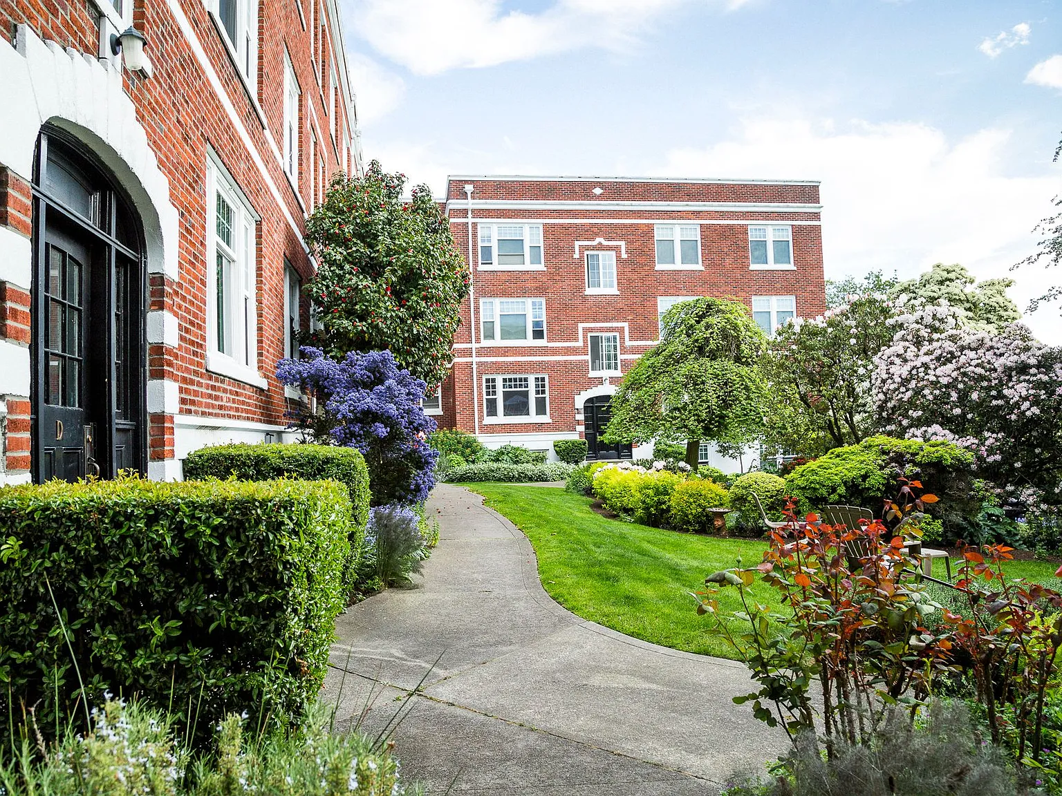 The Roy Vue Apartments — Photo 4