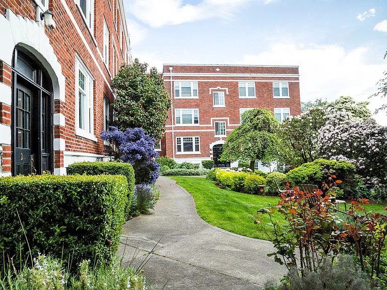 The Roy Vue Apartments — Photo 4