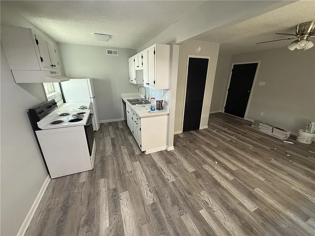 2 bed, 748 sqft, $1,000 — Photo 1