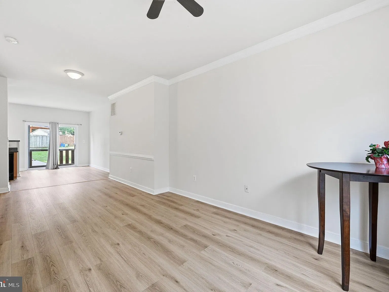 3 bed, 4.0 bath, 2138 sqft, $2,500 — Photo 3