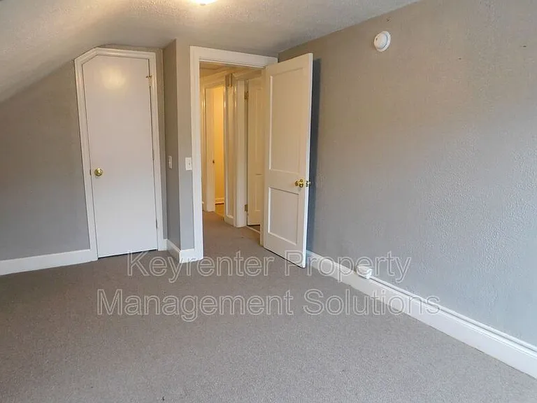 811 E Beverly St #B — Photo 15