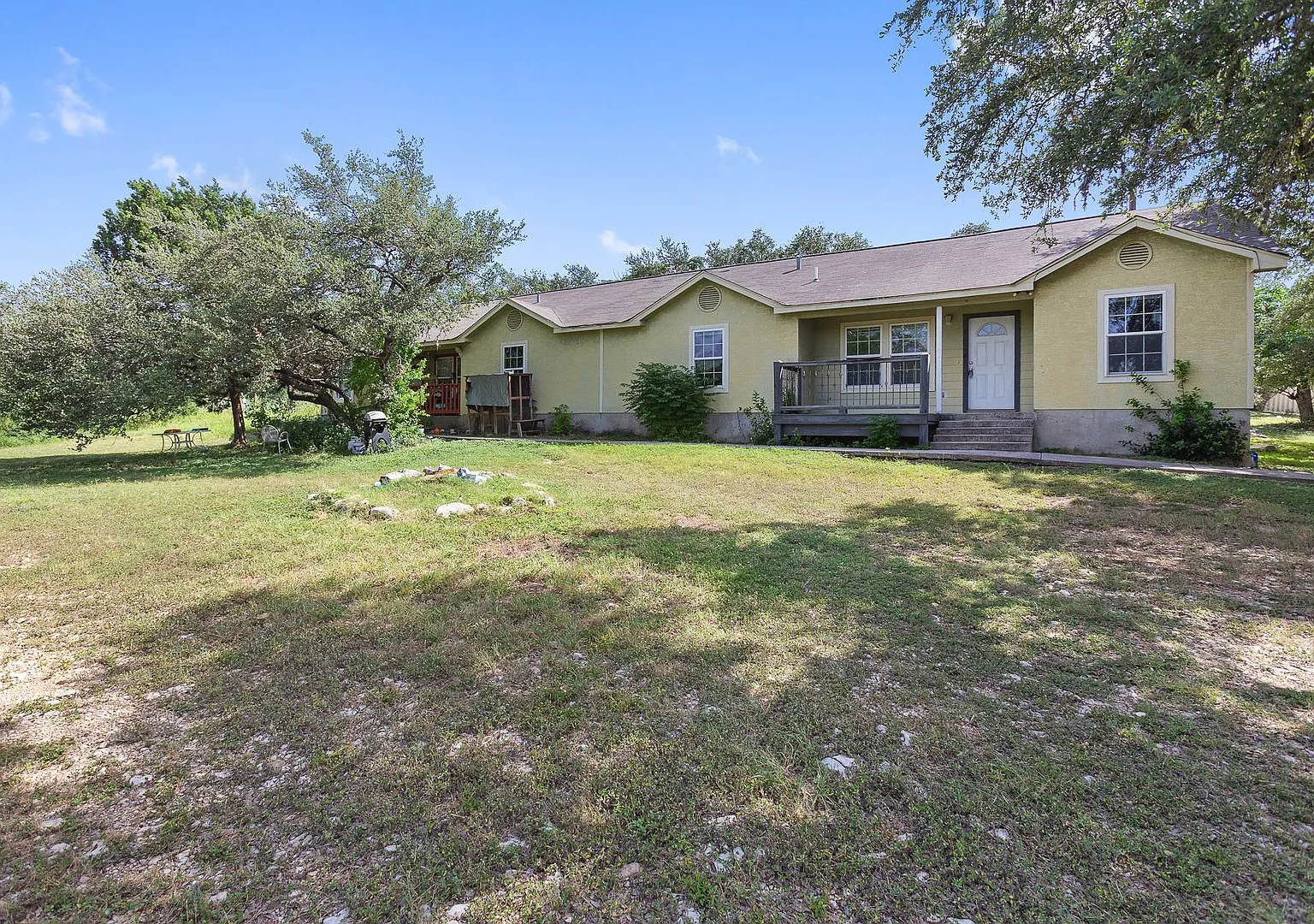 1629 Gordon Rd — Photo 3