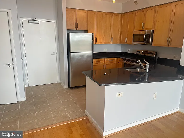 437 New York Ave NW #807 — Photo 2