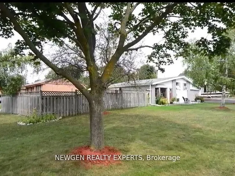 11 Lawrence Cres — Photo 14