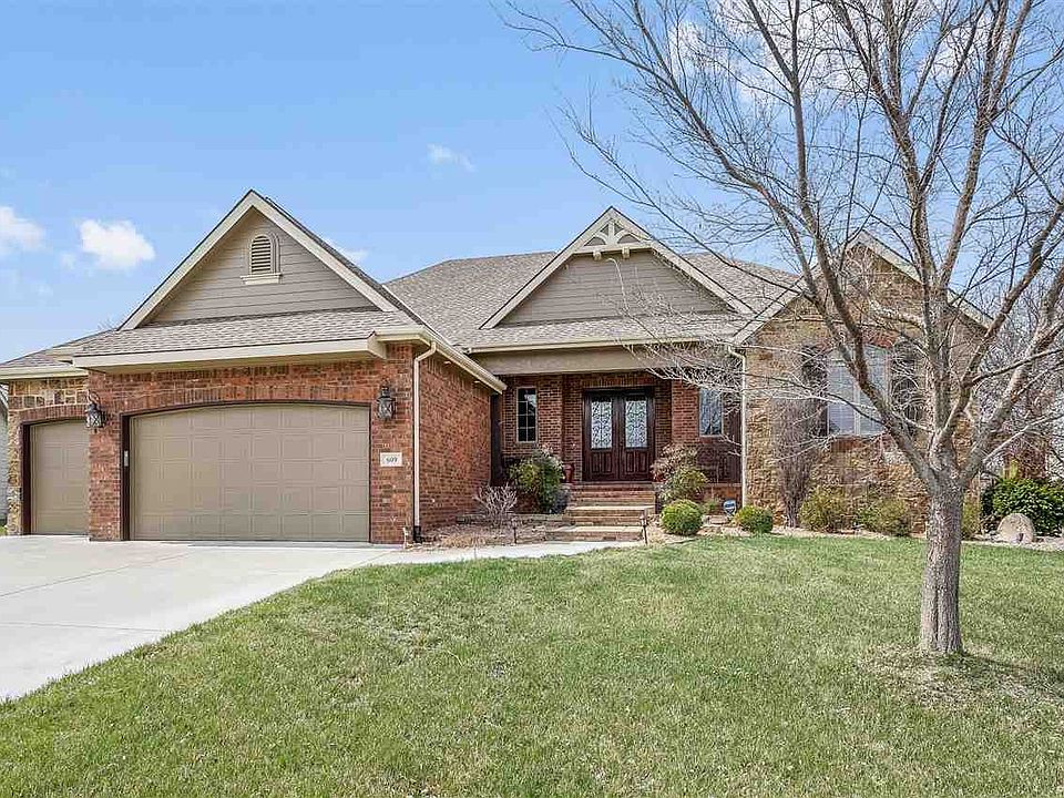 1st image of 609 N Lakecrest Cir