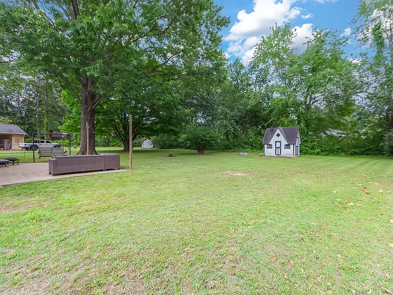 128 Laurie Cir — Photo 30