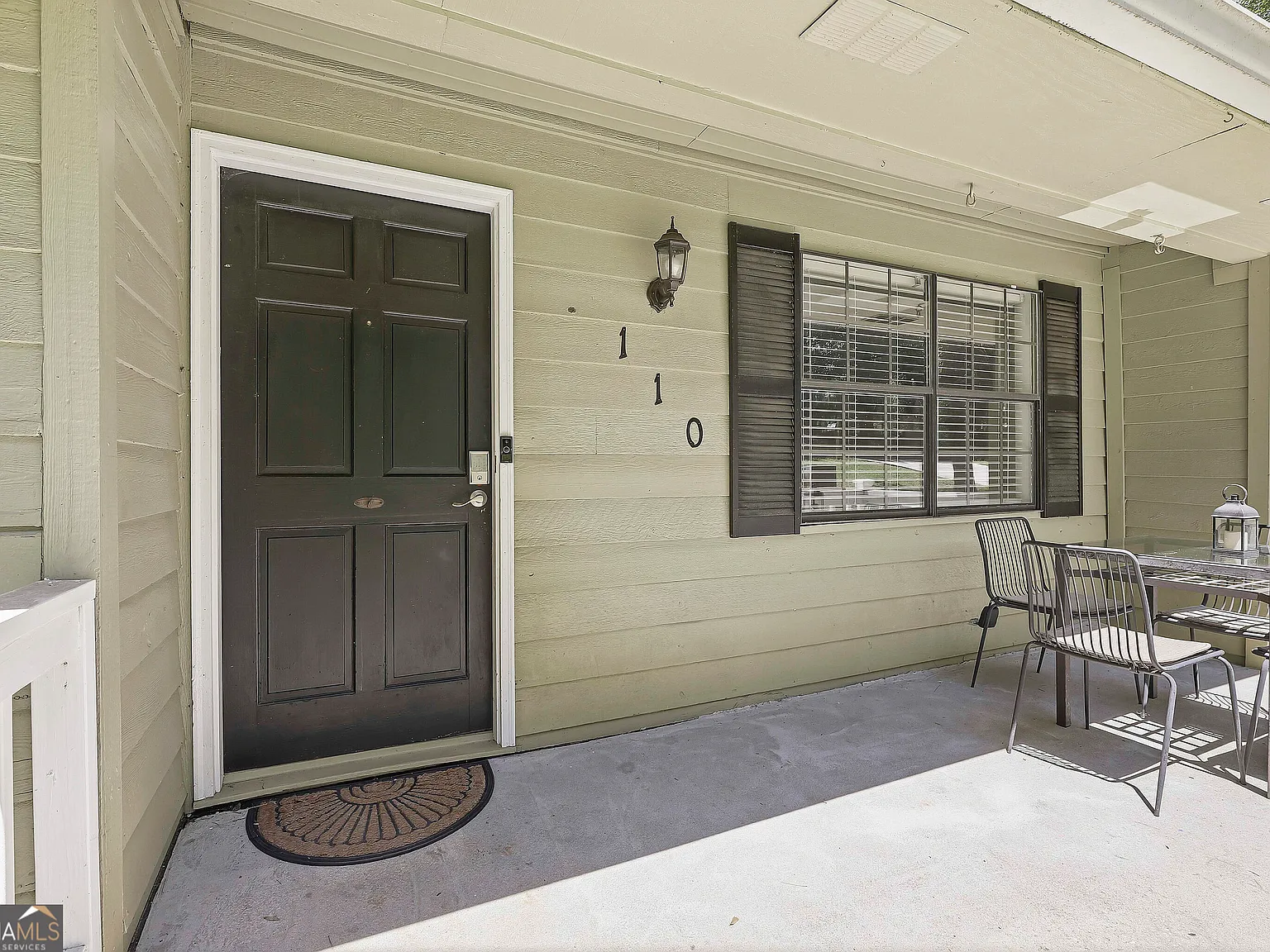 3 bed, 2.0 bath, 1231 sqft, $2,400 — Photo 4