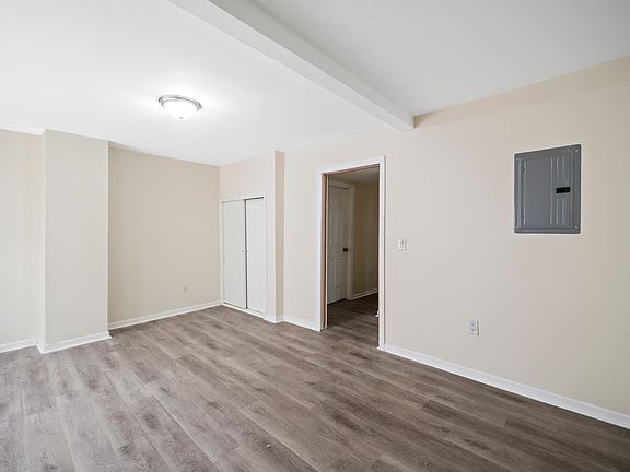 2nd image of 687 Summit Ave Floor 1