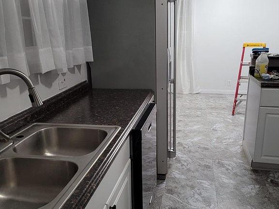 5th image of 1352 S Longwood Ave