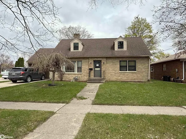 400 S 9th St, Clear Lake, IA 50428