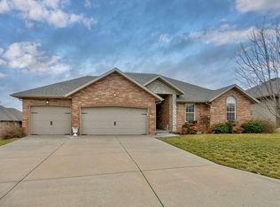 1749 N Chandler Rd, Springfield, MO 65802