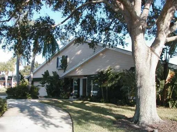 5 Hibiscus Rd, Belleair, FL 33756