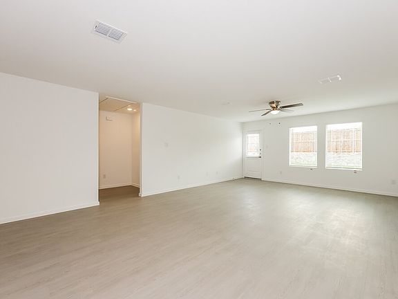 4th image of 101 Wild Rose Dr