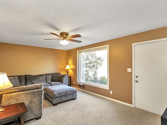 4th image of 8045 Esterbrook Dr