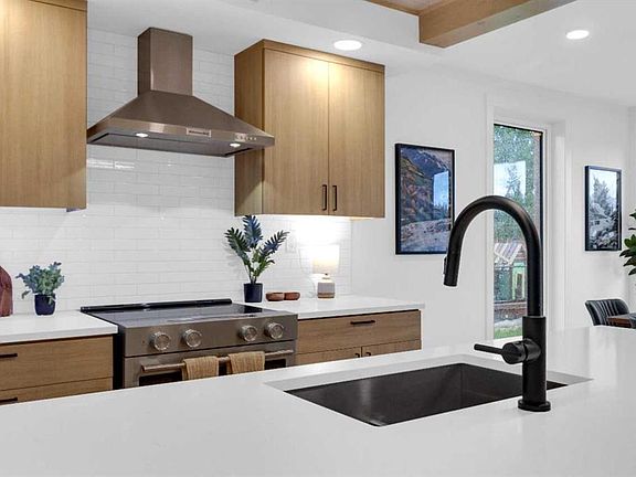 5th image of 609 W 7th Ave #522