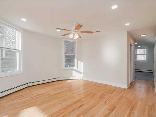 77 West 50th Street image 3 of 16