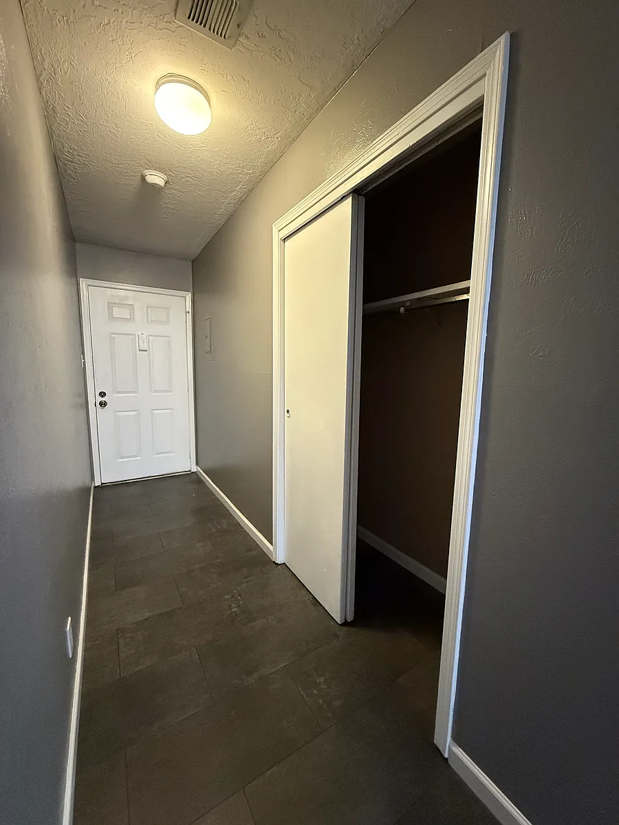Building Photo - 4200 Montgomery Blvd NE #103