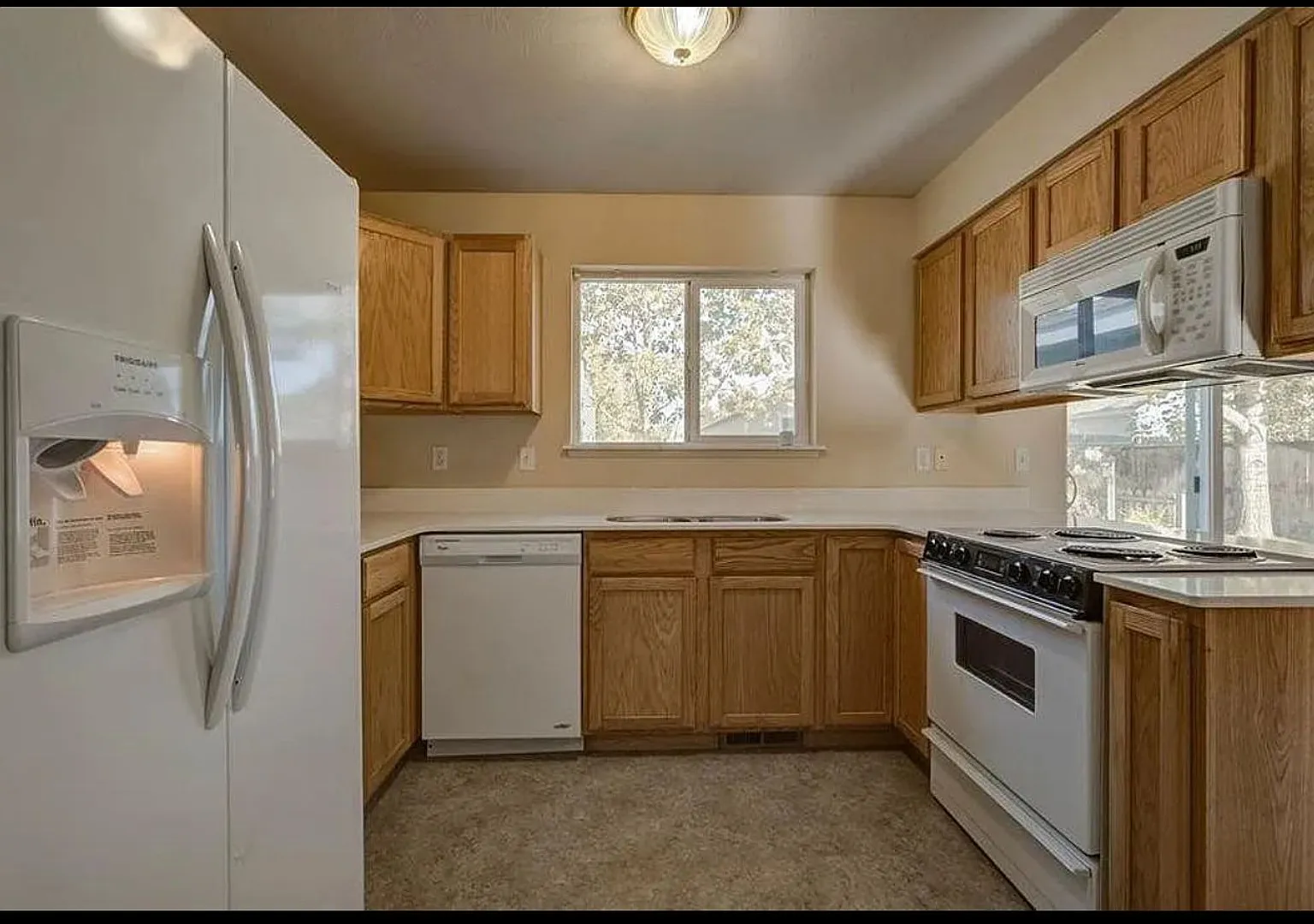 Fantastic well maintained home in River Rock — Photo 2