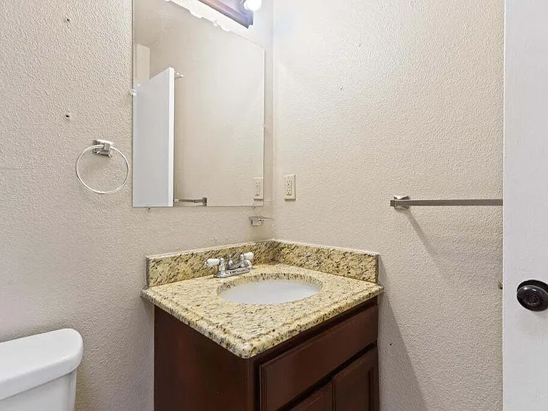 304 Carnival Dr — Photo 23