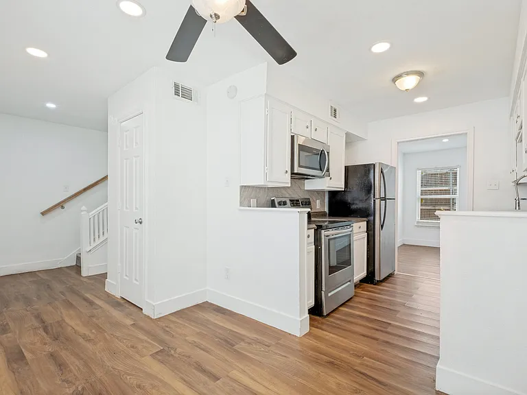 4624 San Jacinto St #B — Photo 3