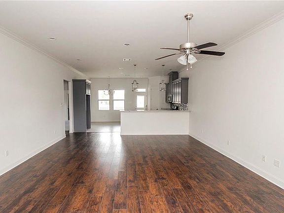 5th image of 705 Zinnia St