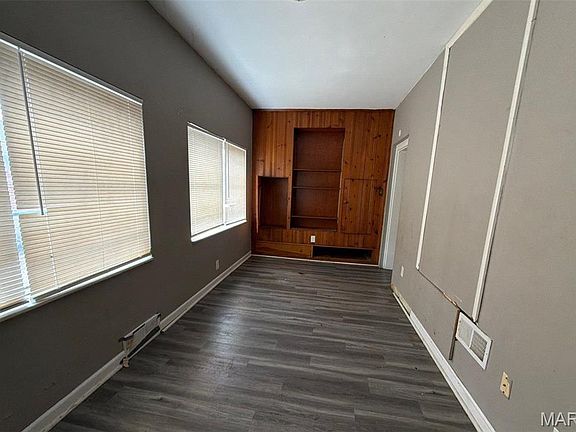 3rd image of 1082 Fontaine Pl