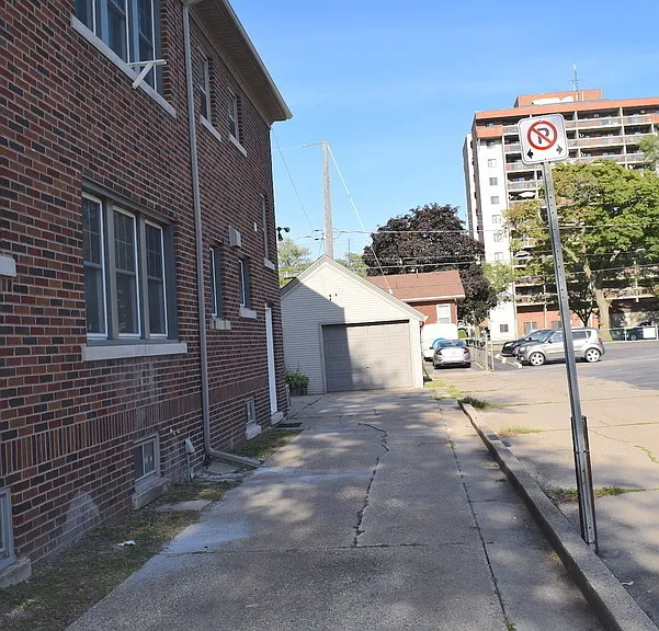 1652 Victoria Ave #MAIN — Photo 25