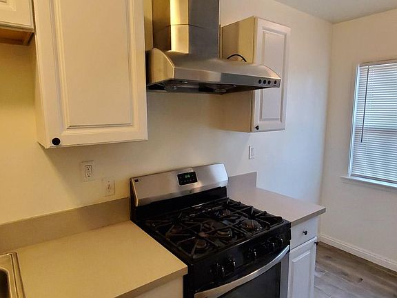 2nd image of 69 S Parkwood Ave Unit B