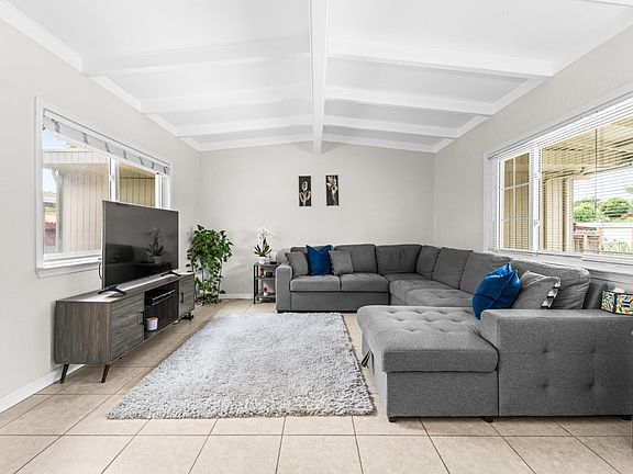 3rd image of 125 Los Altos Place