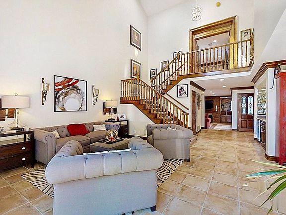2nd image of 6092 Avenida De Castillo